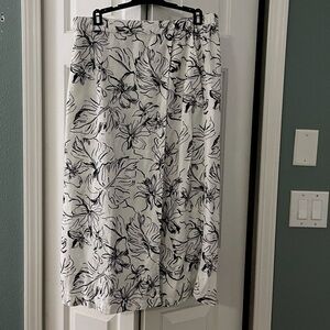 Joie Black and White Floral Midi Skirt, linen blend. Size Lg. Wrap skirt. EUC